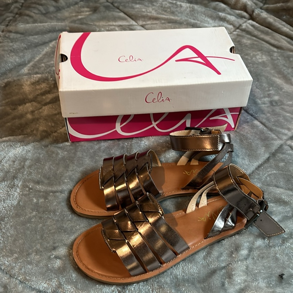 Sandals - Picture 2 of 3